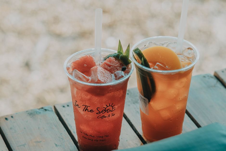 iced drinks outdoor (FOX ^.ᆽ.^= ∫)